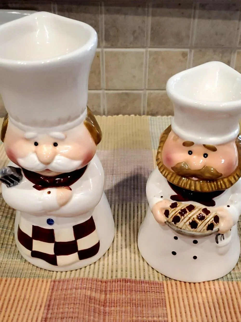 L@@K Novelty Pair of CHEFS Ceramic Deco Kitchen Measuring Cups ~ CUTE!